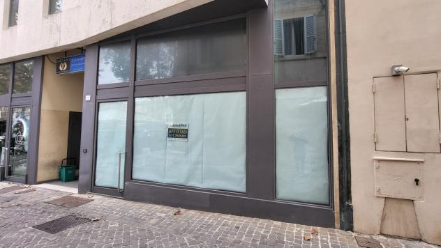 negozio in affitto a Senigallia