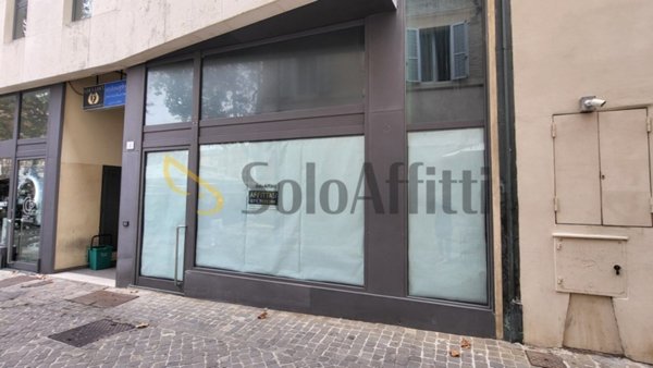 negozio in affitto a Senigallia