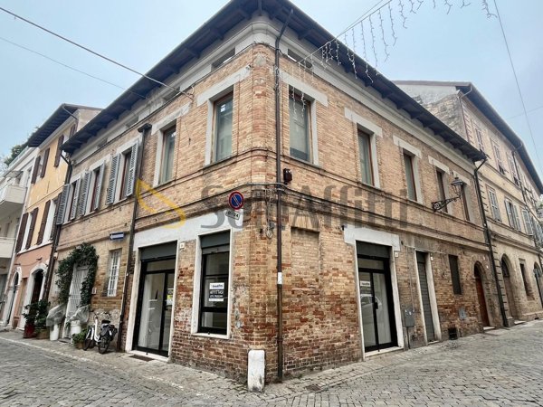 negozio in affitto a Senigallia