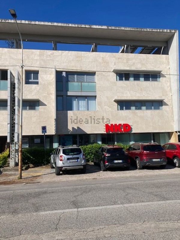 locale commerciale in affitto a Senigallia