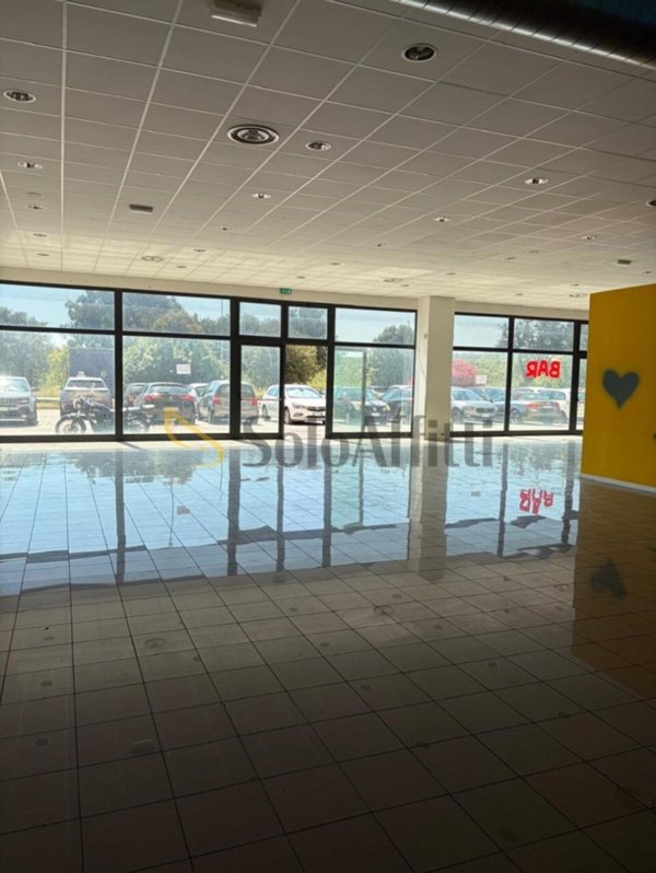 negozio in affitto a Senigallia in zona Cesano