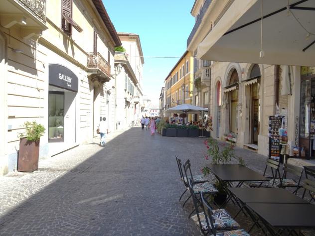 negozio in affitto a Senigallia