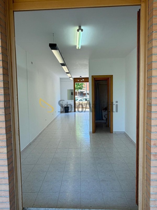 locale commerciale in affitto a Senigallia