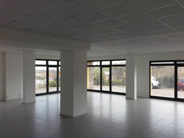 negozio in affitto a Sirolo in zona Coppo