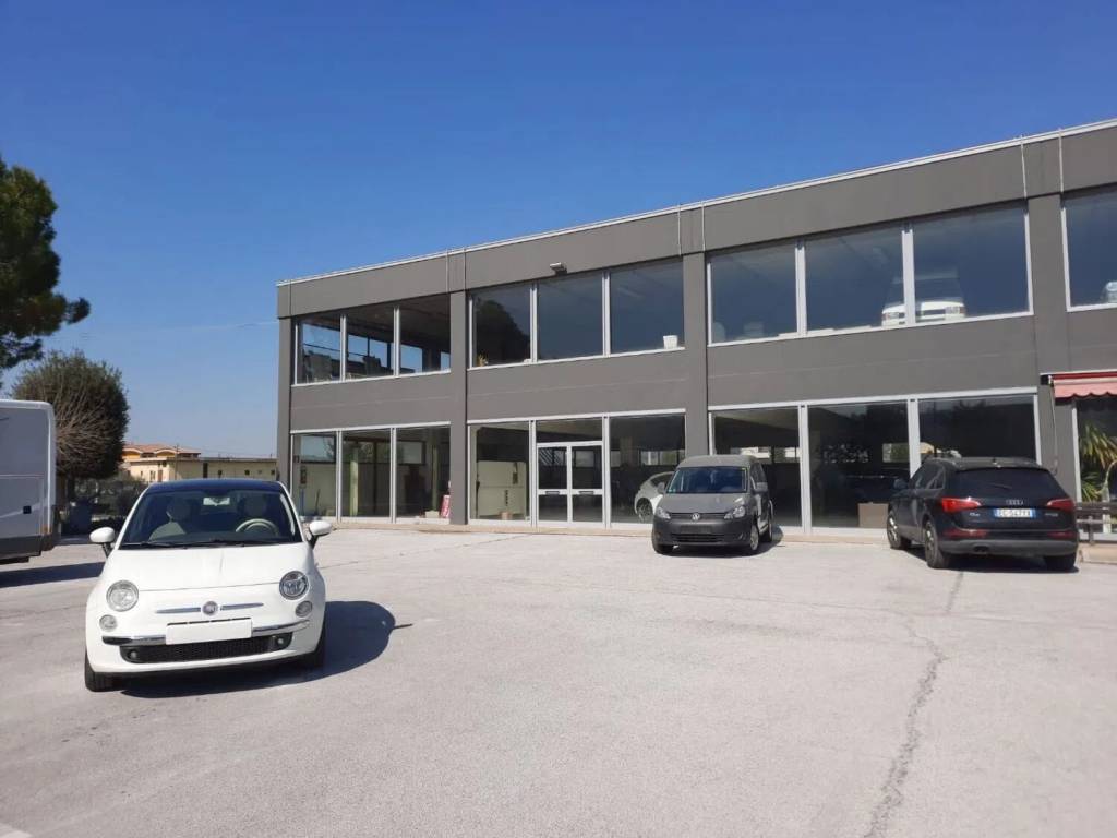 negozio in affitto ad Appignano