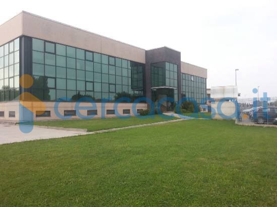 ufficio in affitto a Caldarola in zona Croce