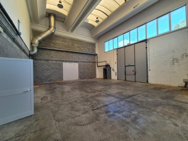 capannone in affitto a Caldarola in zona Croce