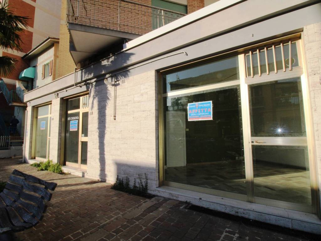 negozio in affitto a Civitanova Marche in zona Fontespina