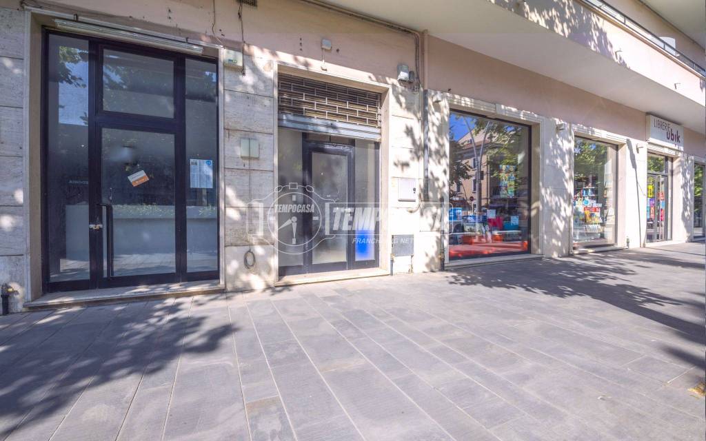locale commerciale in affitto a Civitanova Marche