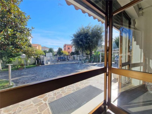 locale commerciale in affitto a Civitanova Marche