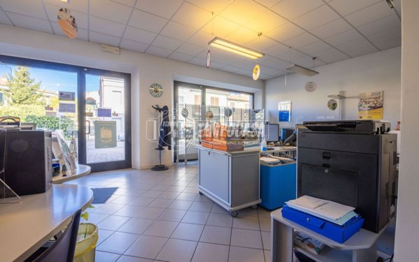 locale commerciale in affitto a Civitanova Marche
