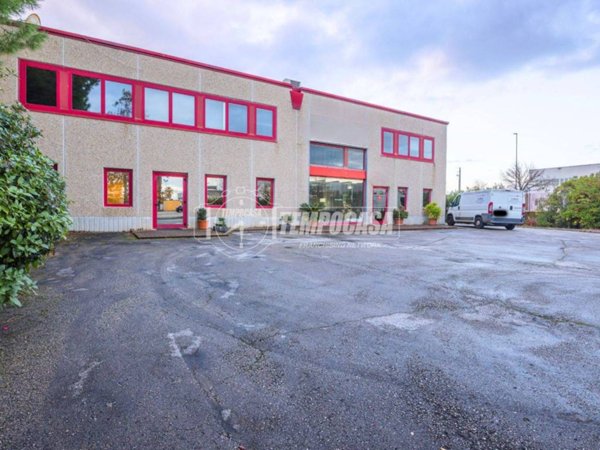 locale commerciale in affitto a Civitanova Marche in zona Santa Maria Apparente