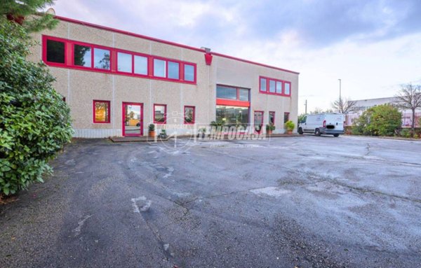 locale commerciale in affitto a Civitanova Marche