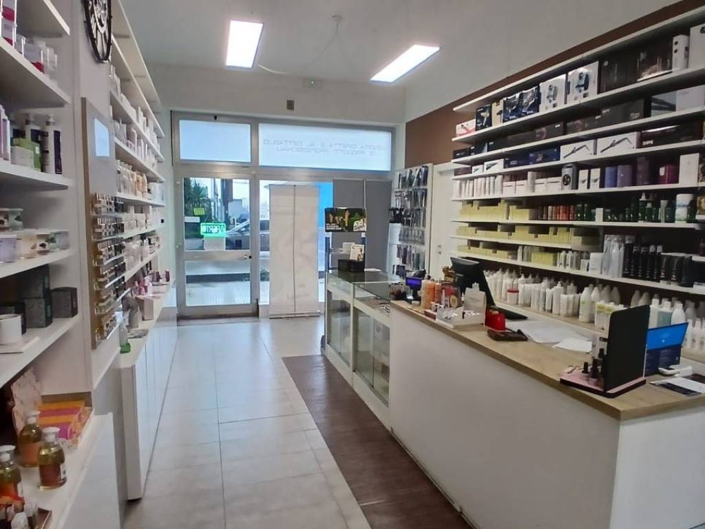 negozio in affitto a Civitanova Marche in zona San Marone