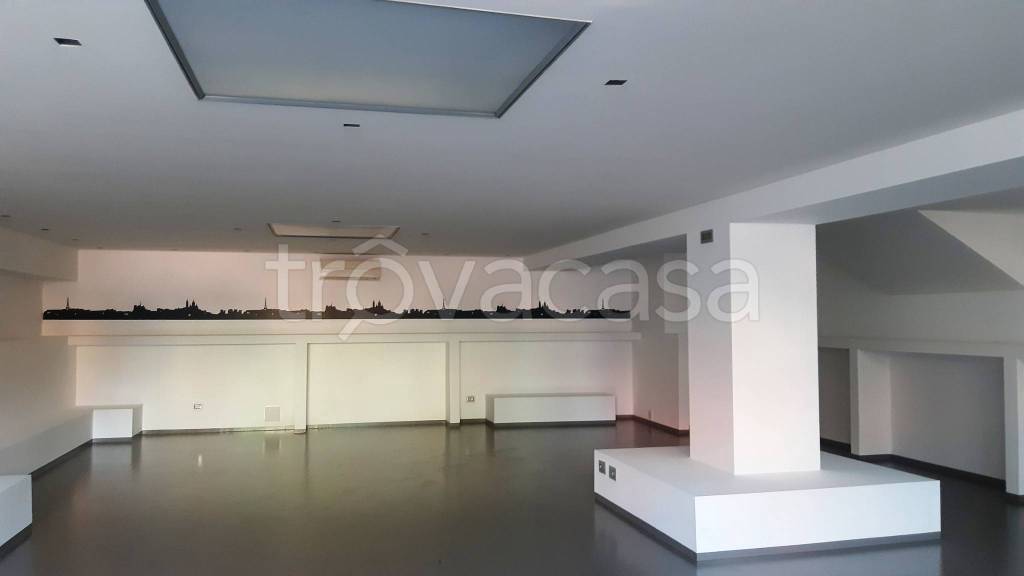 locale commerciale in affitto a Civitanova Marche