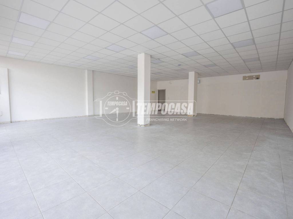 negozio in affitto a Civitanova Marche in zona San Marone