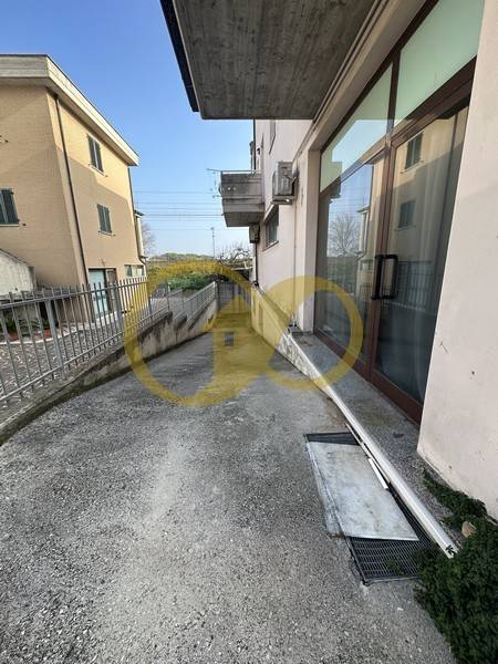 negozio in affitto a Civitanova Marche in zona San Marone