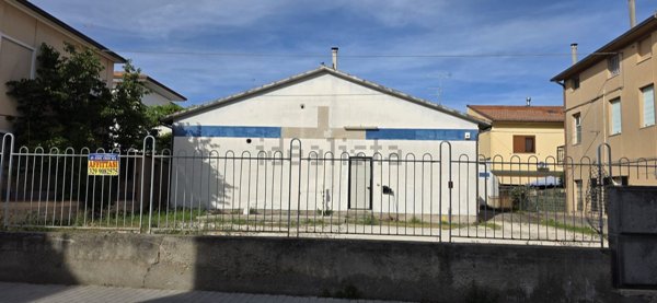 locale di sgombero in affitto a Civitanova Marche