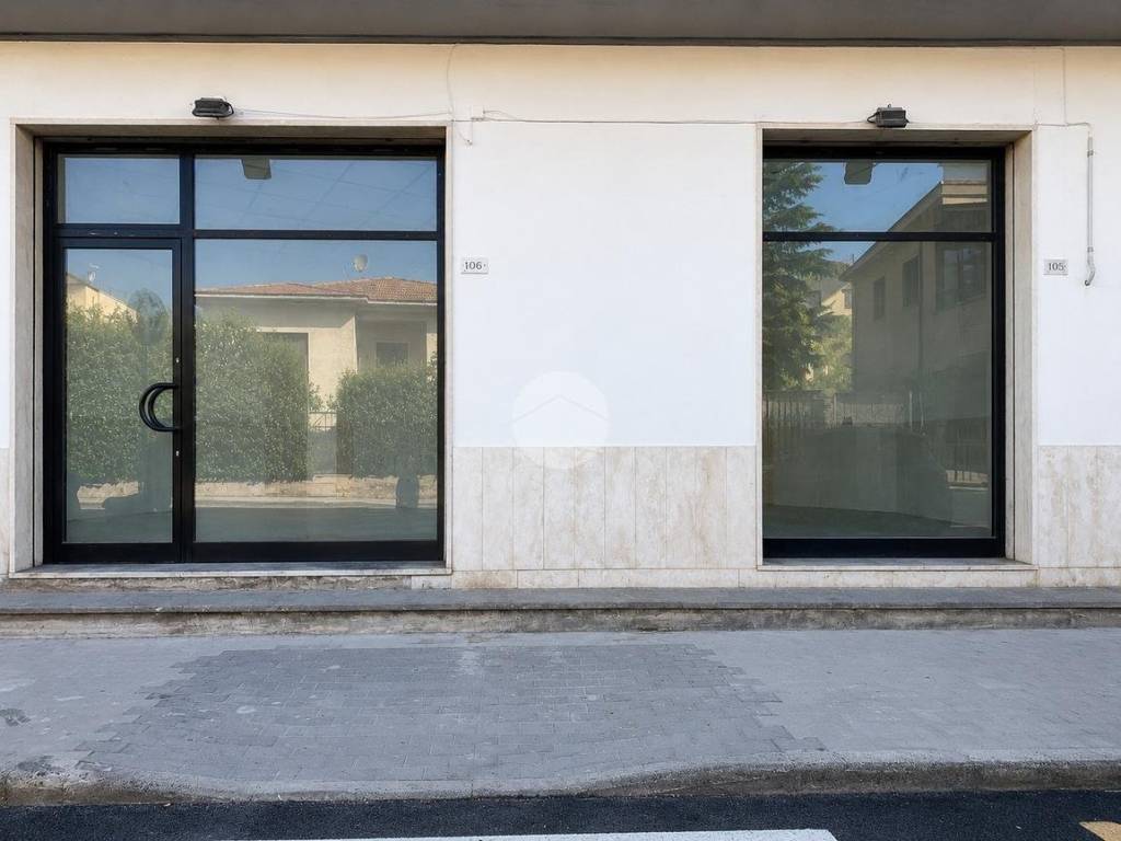 negozio in affitto a Civitanova Marche in zona San Marone
