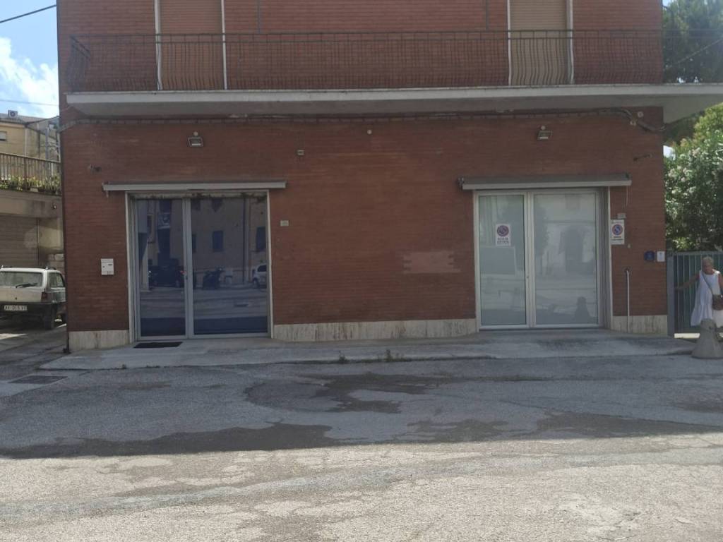negozio in affitto a Civitanova Marche in zona San Marone