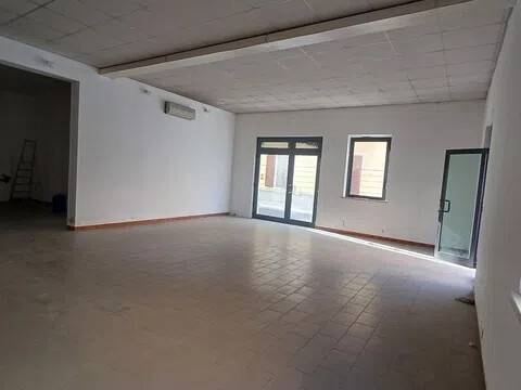 negozio in affitto a Civitanova Marche in zona Porto Civitanova