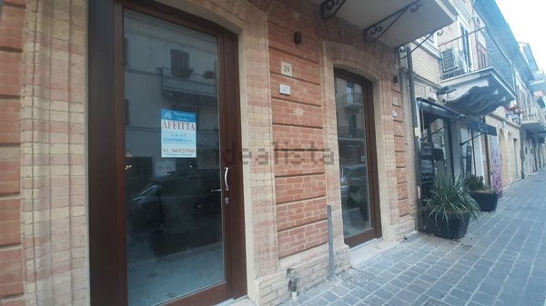 locale commerciale in affitto a Civitanova Marche in zona Porto Civitanova
