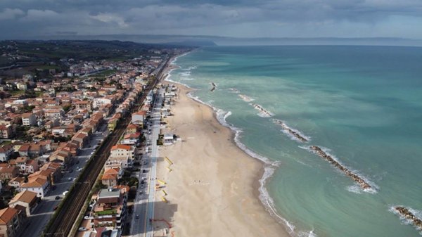 negozio in affitto a Civitanova Marche in zona Fontespina