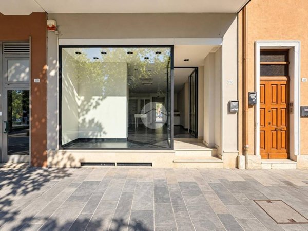 locale commerciale in affitto a Civitanova Marche in zona Porto Civitanova