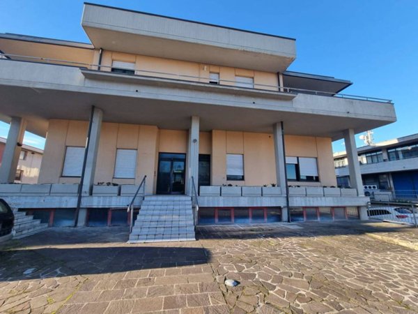locale commerciale in affitto a Corridonia