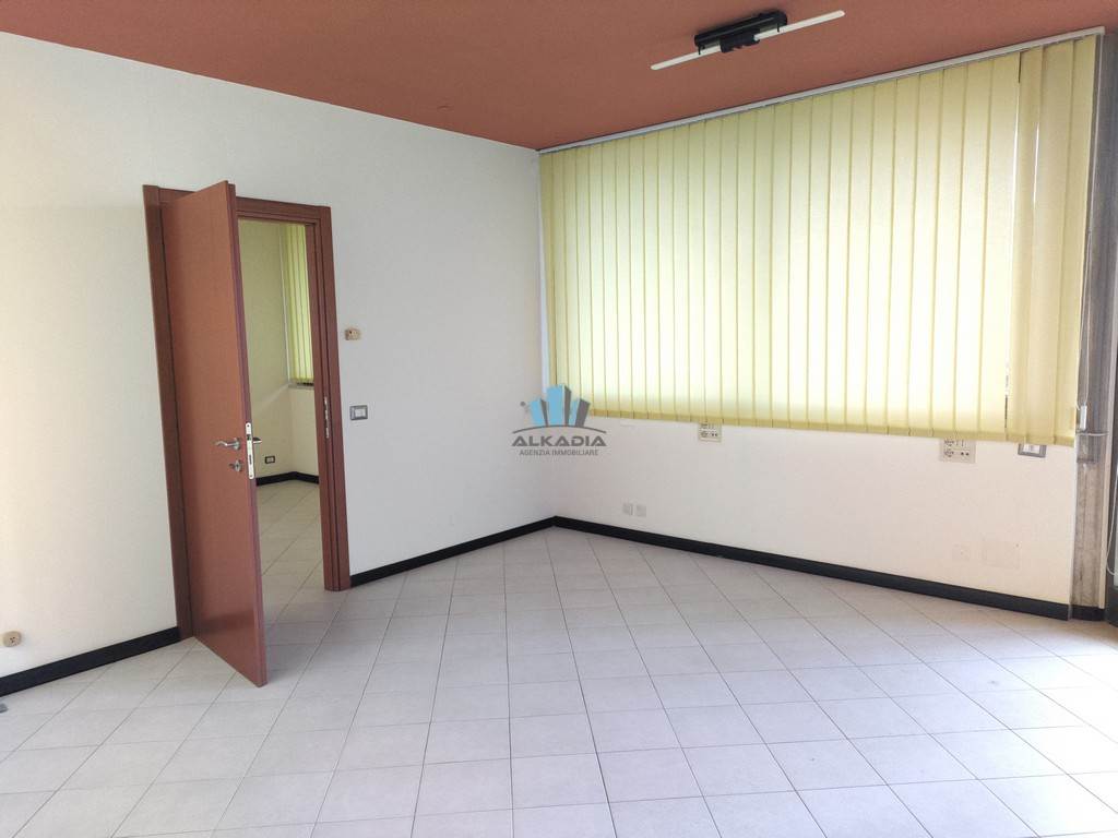 ufficio in affitto a Corridonia
