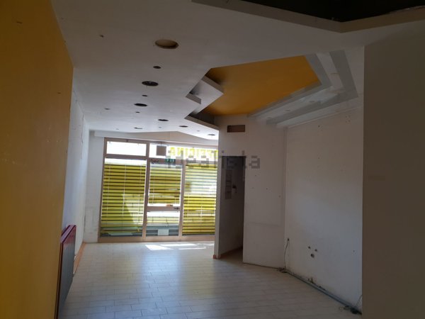 locale commerciale in affitto a Corridonia in zona San Claudio