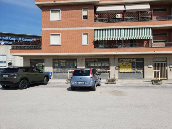 locale commerciale in affitto a Corridonia in zona Colbuccaro