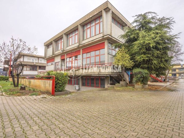 locale commerciale in affitto a Corridonia