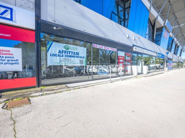 negozio in affitto a Corridonia