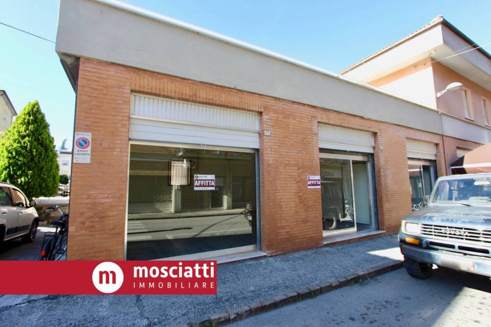 locale commerciale in affitto ad Esanatoglia