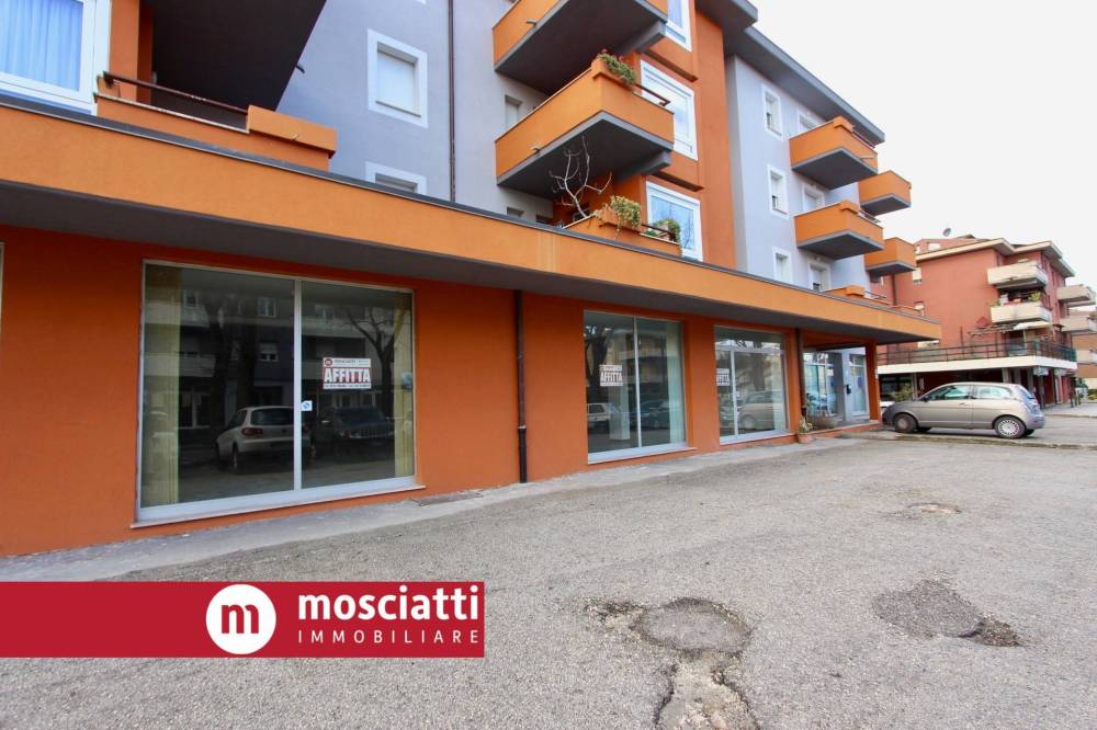 locale commerciale in affitto ad Esanatoglia