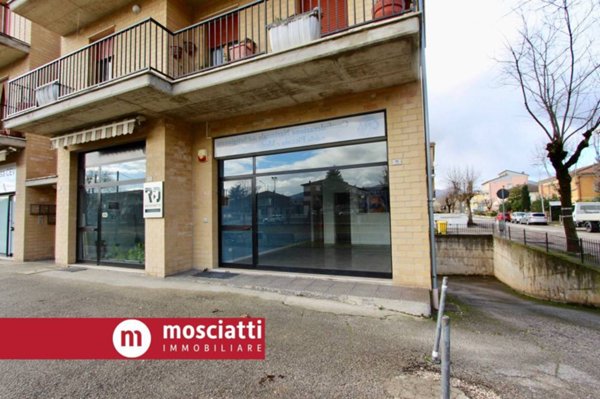 locale commerciale in affitto ad Esanatoglia