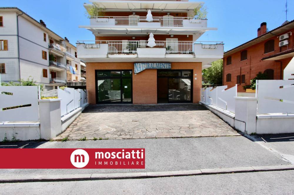 locale commerciale in affitto ad Esanatoglia
