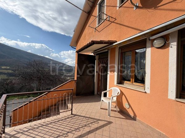 appartamento in affitto a Fiastra in zona Vescia