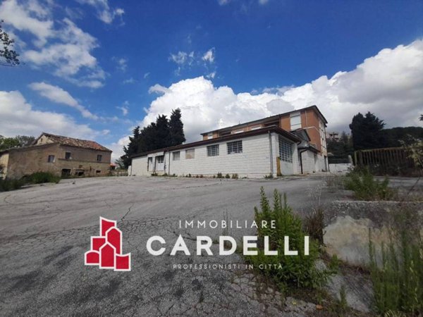 locale commerciale in affitto a Macerata