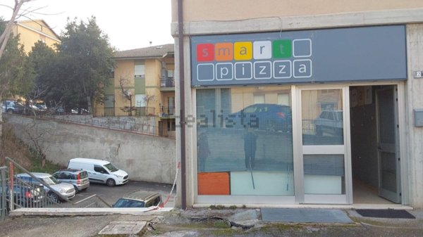 locale commerciale in affitto a Macerata