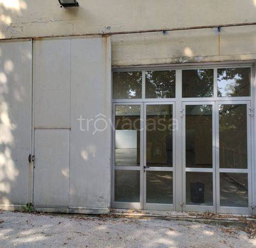 locale commerciale in affitto a Macerata
