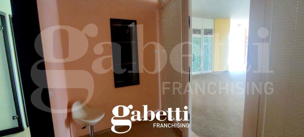 negozio in affitto a Macerata in zona Villa Potenza