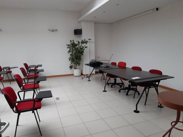ufficio in affitto a Macerata in zona Piediripa