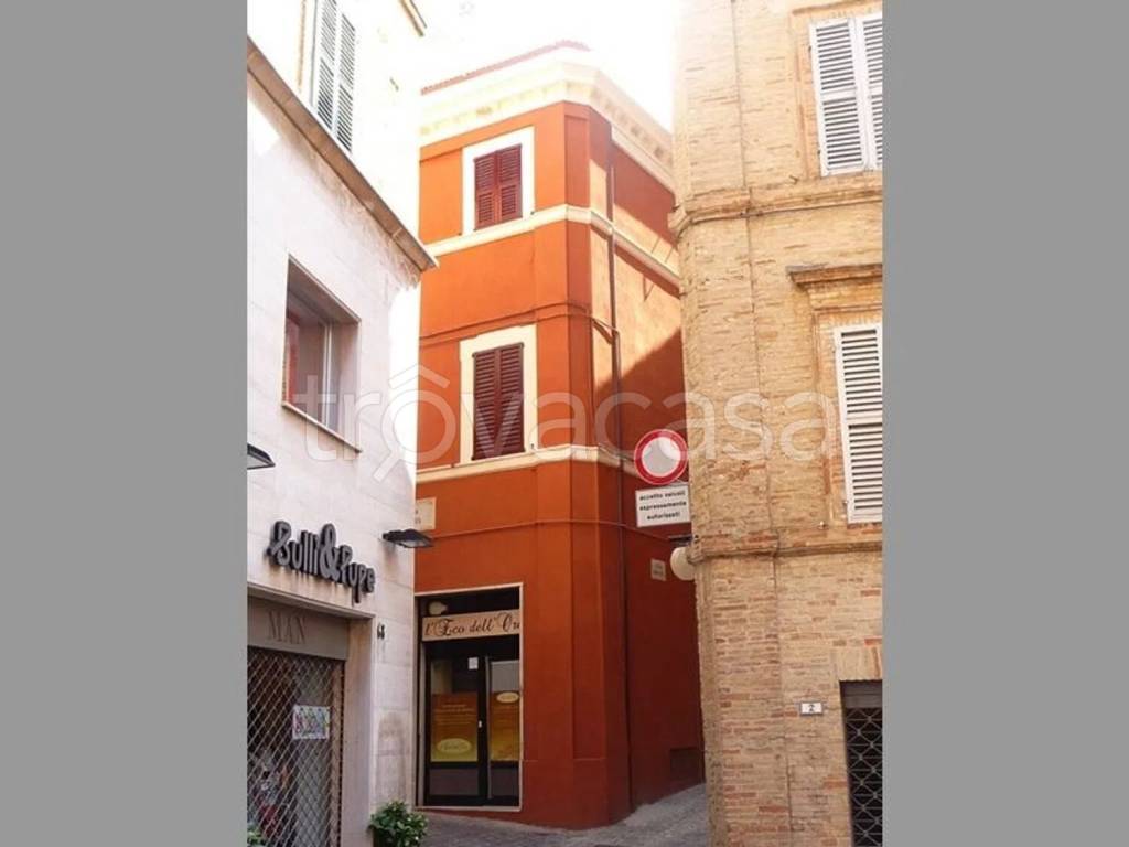 negozio in affitto a Macerata