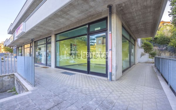 locale commerciale in affitto a Macerata