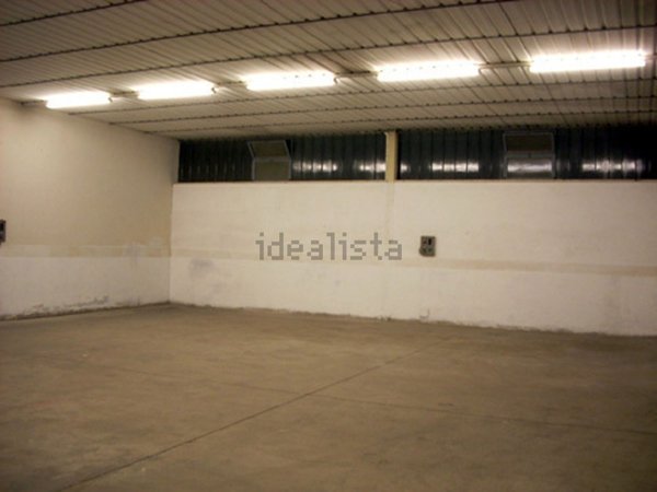 locale commerciale in affitto a Macerata in zona Piediripa