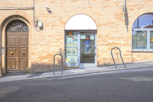 locale commerciale in affitto a Macerata