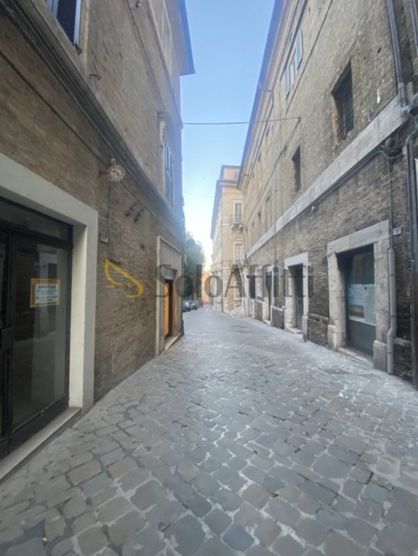 negozio in affitto a Macerata