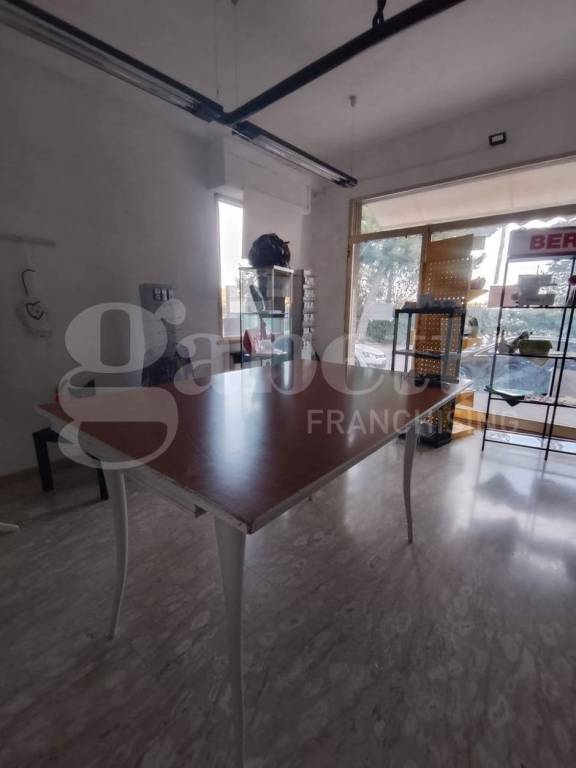 negozio in affitto a Macerata